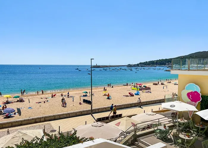 Sea Light Apartment Sesimbra. 2 Bedrooms, 6 Guests